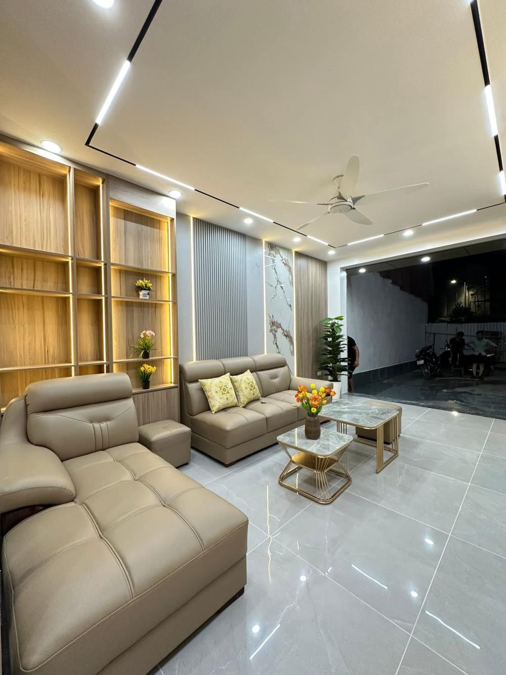 Bán nhà phố Trần Duy Hưng, Cầu Giấy: Ô tô đỗ cửa, Kinh doanh, Giá Tốt