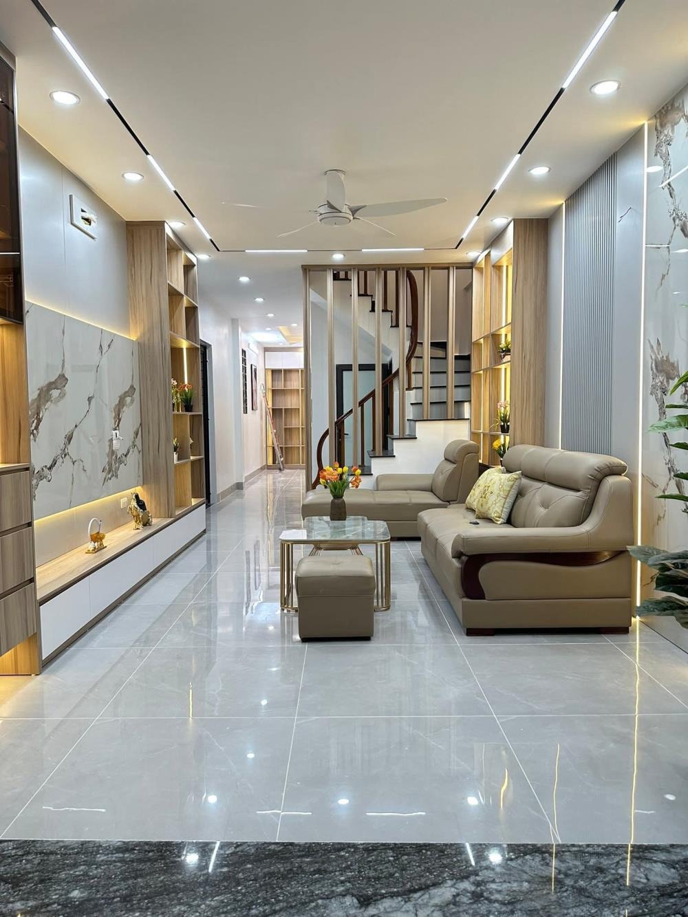 Bán nhà phố Trần Duy Hưng, Cầu Giấy: Ô tô đỗ cửa, Kinh doanh, Giá Tốt