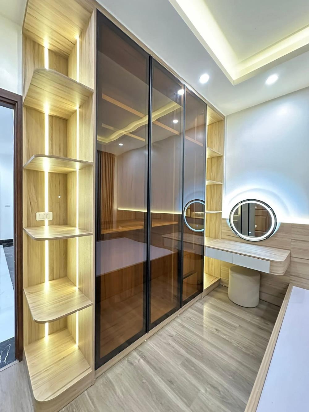 Bán nhà phố Trần Duy Hưng, Cầu Giấy: Ô tô đỗ cửa, Kinh doanh, Giá Tốt
