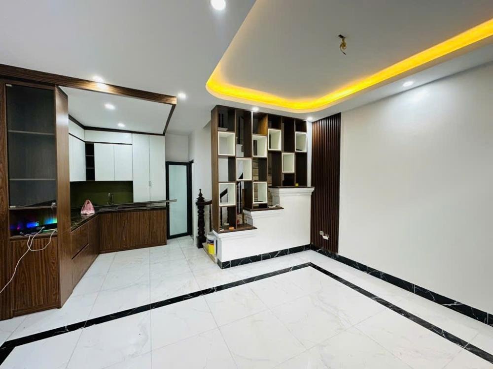 Bán nhà Tứ Liên - 10m Ô Tô - Giá dưới 8 tỷ - Vị trí đẹp