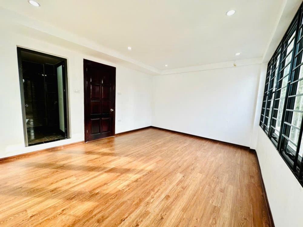 Bán nhà Tứ Liên - 10m Ô Tô - Giá dưới 8 tỷ - Vị trí đẹp
