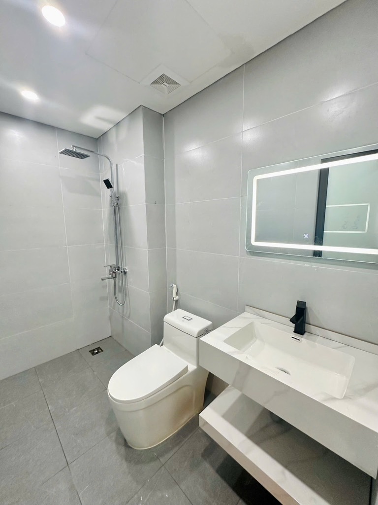 Bán nhà Ngã Tư Sở Giá Tốt: 36m² - 7.2 tỷ - Vị trí Đắc Địa, Hiện Đại