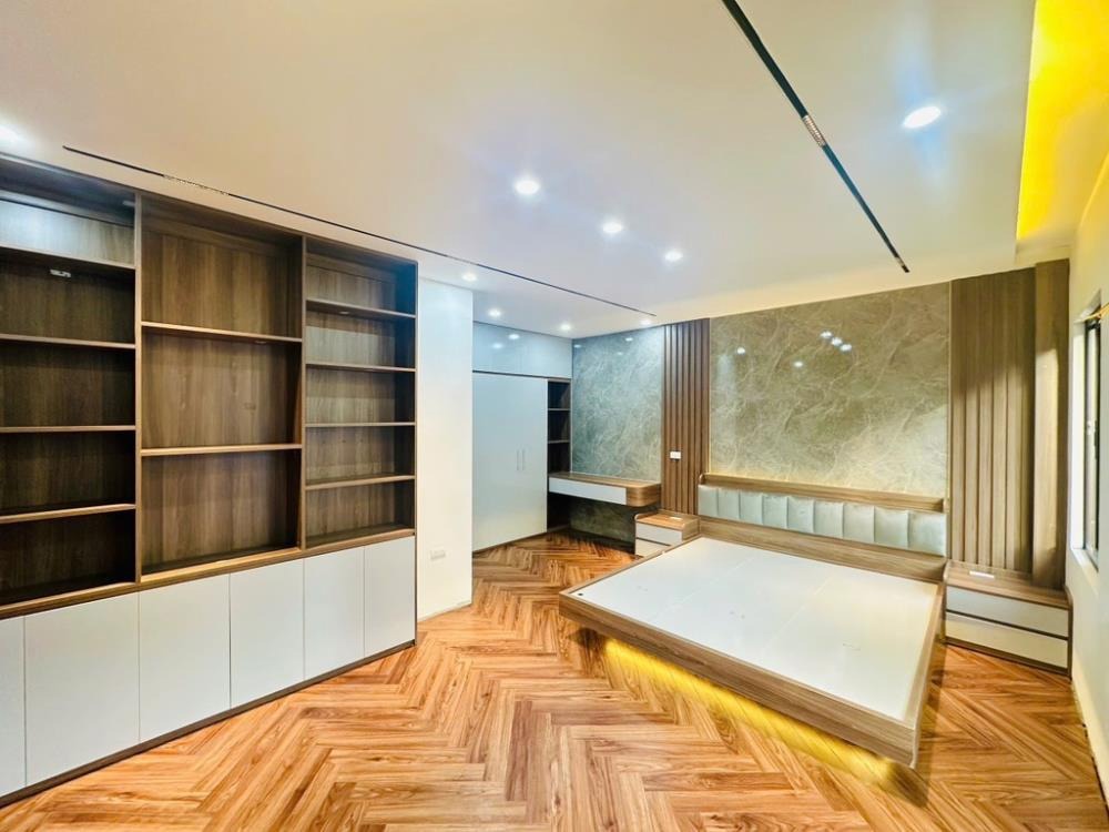 Bán nhà Ngã Tư Sở Giá Tốt: 36m² - 7.2 tỷ - Vị trí Đắc Địa, Hiện Đại