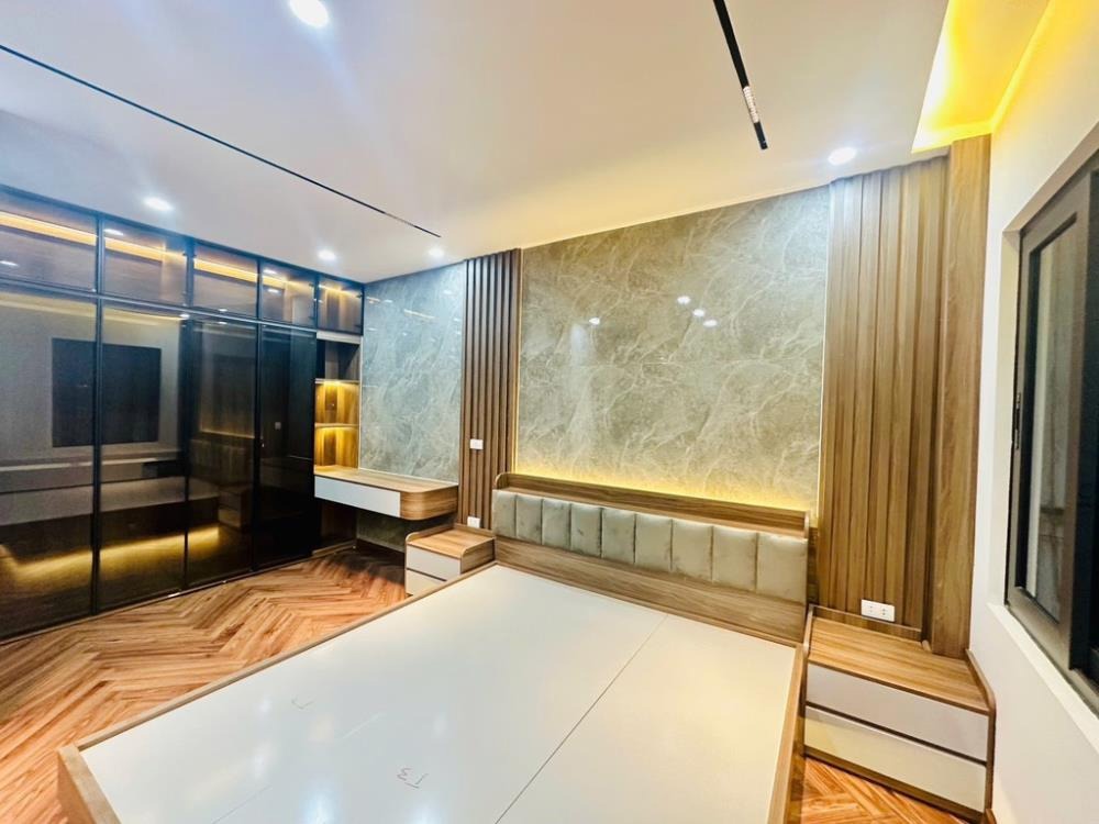 Bán nhà Ngã Tư Sở Giá Tốt: 36m² - 7.2 tỷ - Vị trí Đắc Địa, Hiện Đại