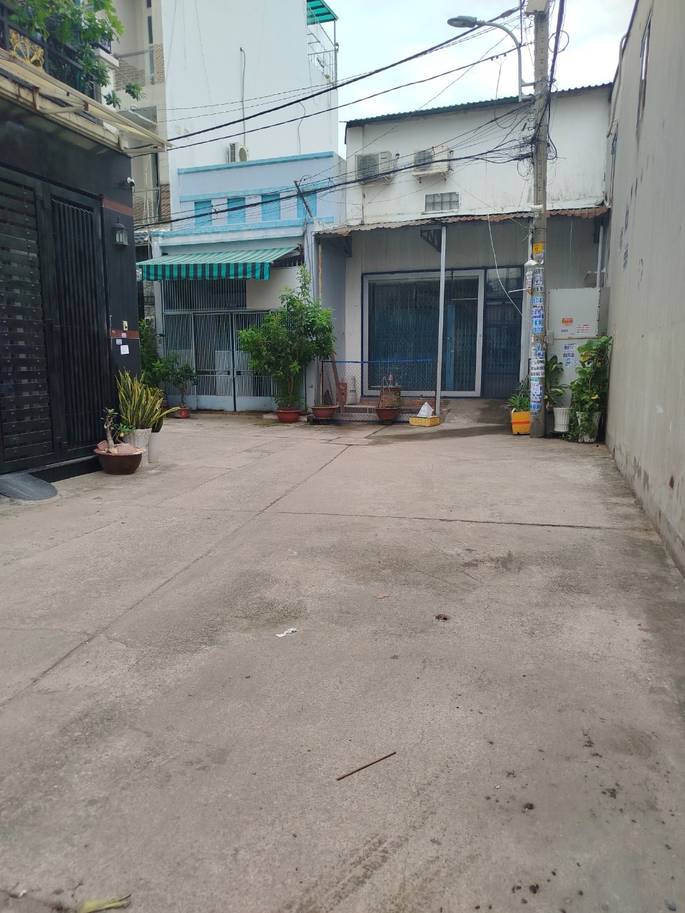 Nhà Góc 2 Mặt Tiền Quận 12: 4 Tầng, Xe Hơi, Pháp Lý Sổ Hồng