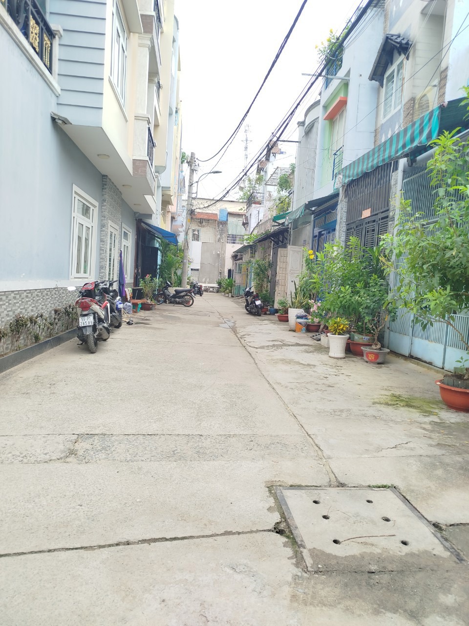 Nhà Góc 2 Mặt Tiền Quận 12: 4 Tầng, Xe Hơi, Pháp Lý Sổ Hồng
