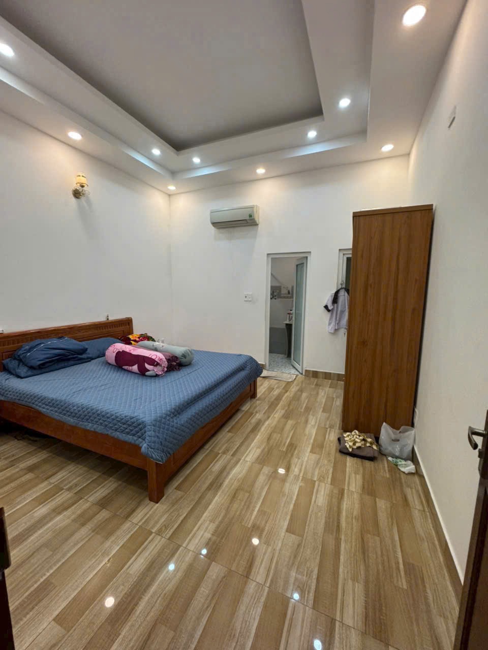 Nhà Phố Bình Tân: 5 Tỷ - 3 Lầu, 4 PN, Thiết Kế Hiện Đại