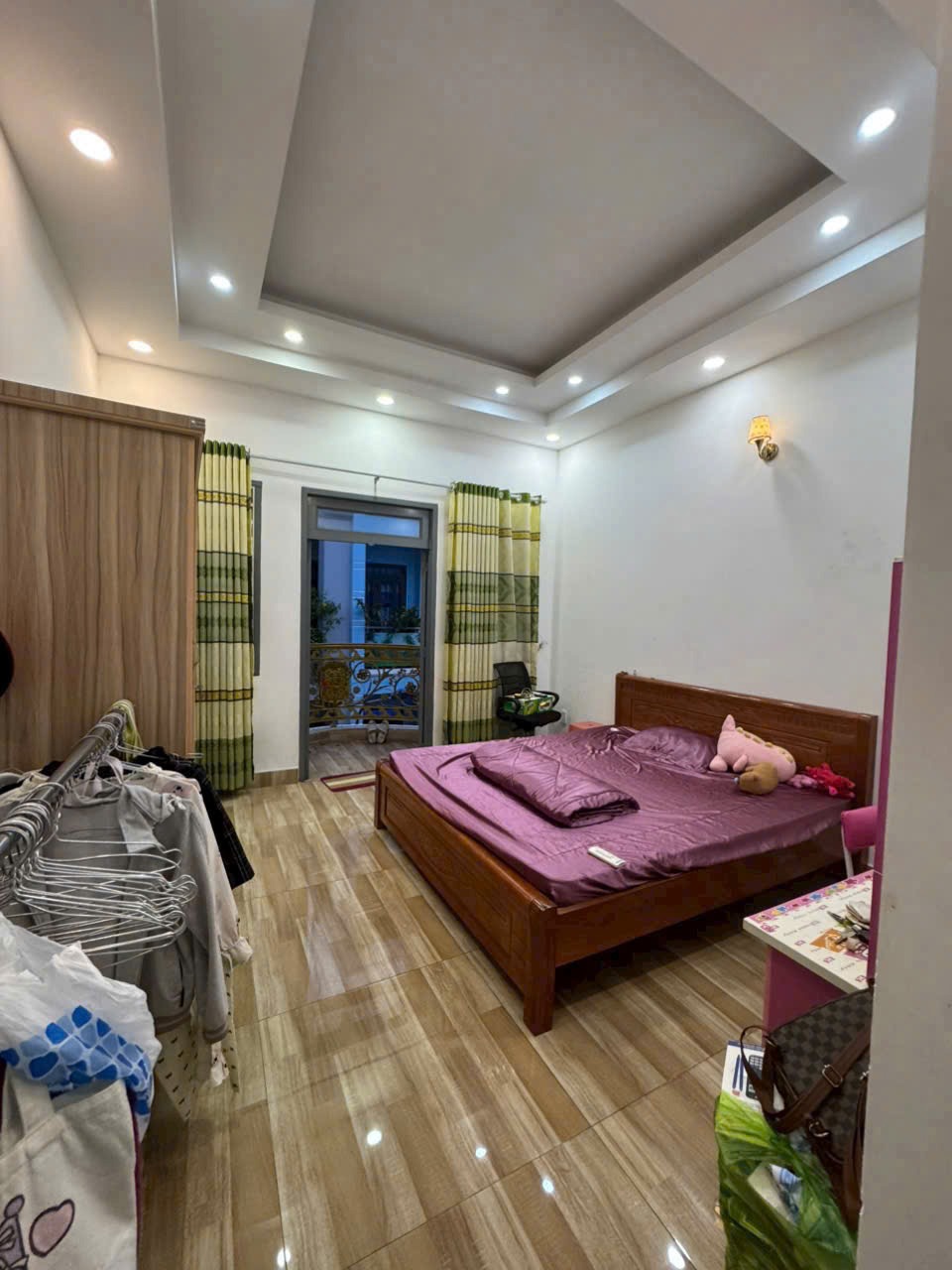 Nhà Phố Bình Tân: 5 Tỷ - 3 Lầu, 4 PN, Thiết Kế Hiện Đại