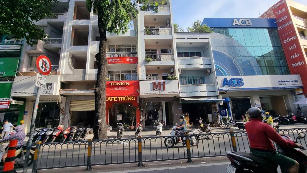 Bán Nhà 4 Tầng Mặt Tiền Trần Quang Khải, Quận 1 - Vị Trí Đắc Địa, Giá Tốt