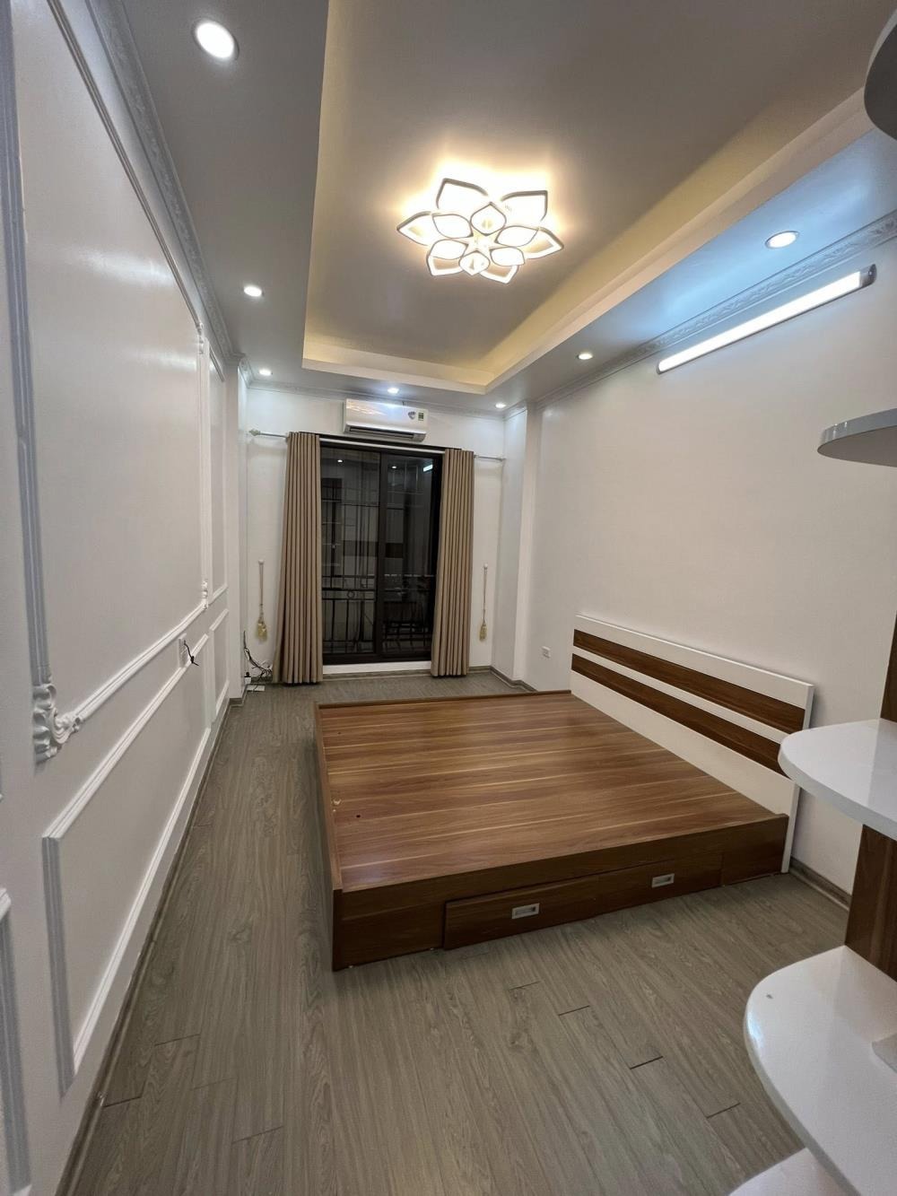 Cổ Nhuế: Nhà 5 Tầng, Full Nội Thất, 31m² - 6.6 Tỷ, Vị Trí Đắc Địa