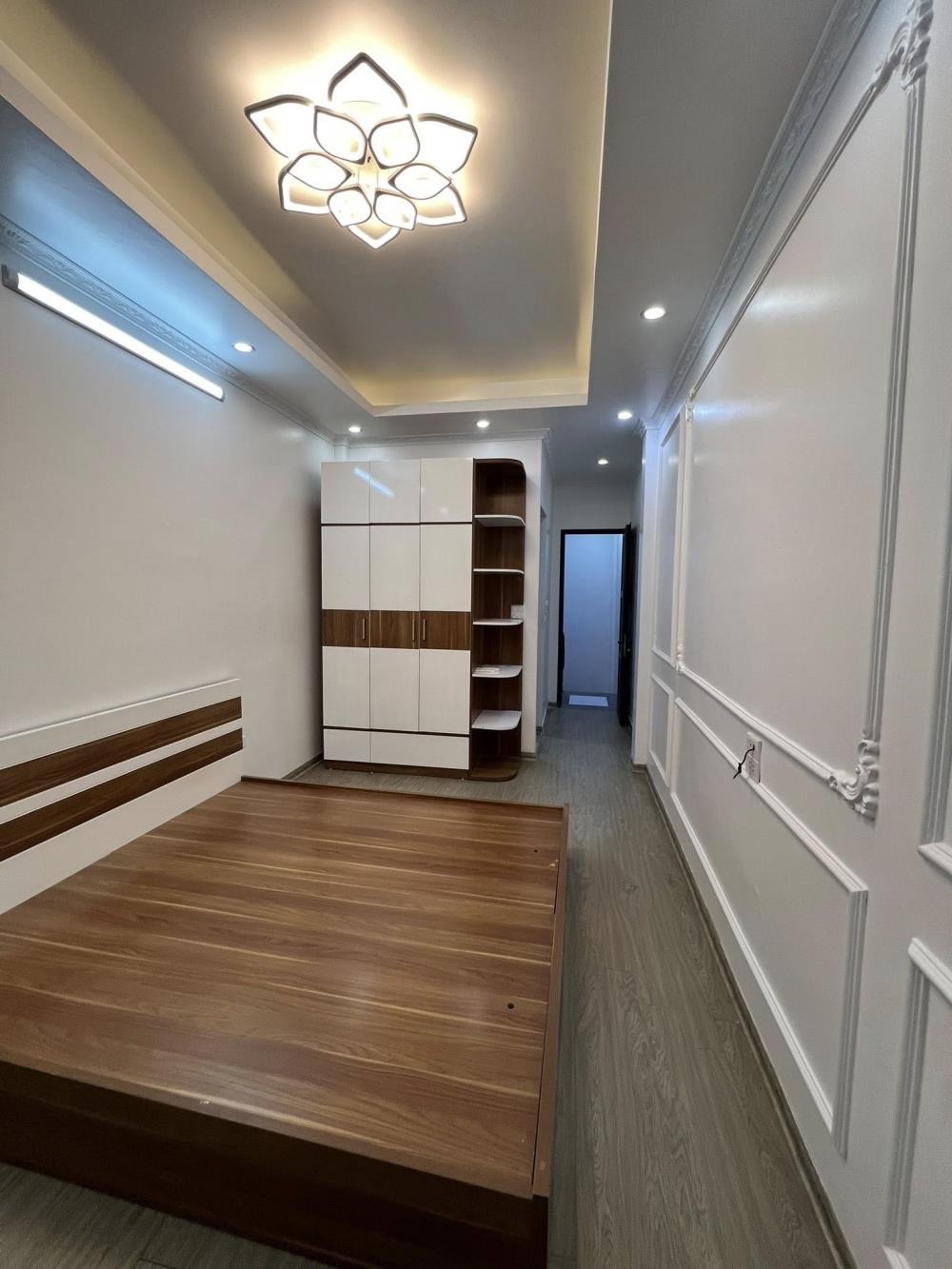 Cổ Nhuế: Nhà 5 Tầng, Full Nội Thất, 31m² - 6.6 Tỷ, Vị Trí Đắc Địa