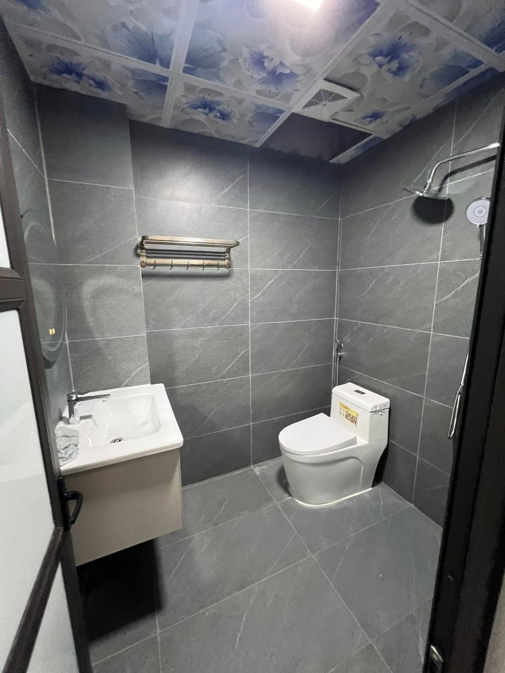 Cổ Nhuế: Nhà 5 Tầng, Full Nội Thất, 31m² - 6.6 Tỷ, Vị Trí Đắc Địa