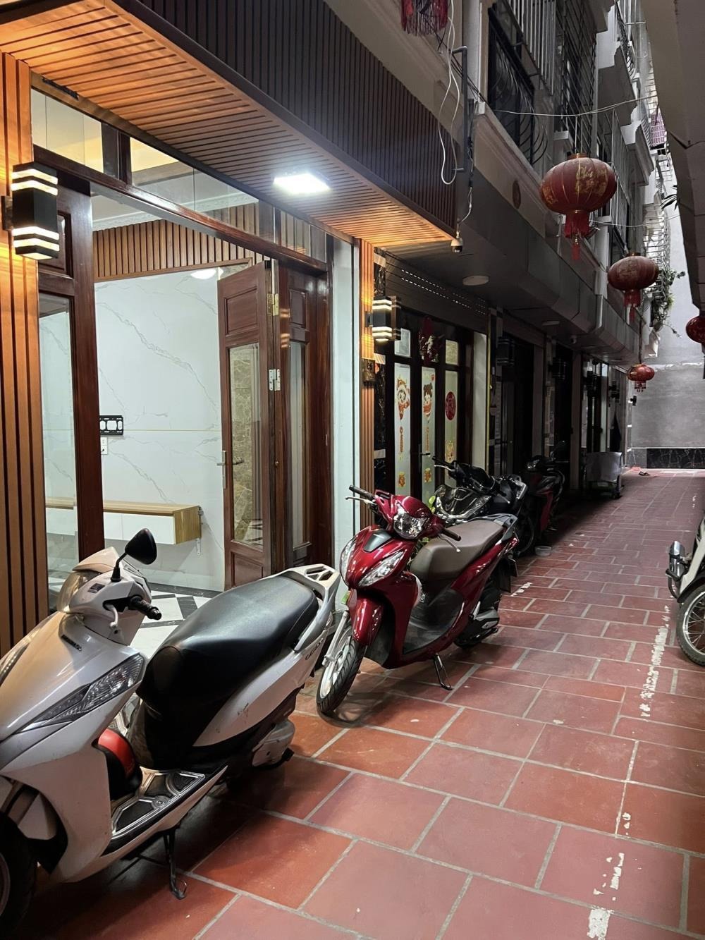 Cổ Nhuế: Nhà 5 Tầng, Full Nội Thất, 31m² - 6.6 Tỷ, Vị Trí Đắc Địa