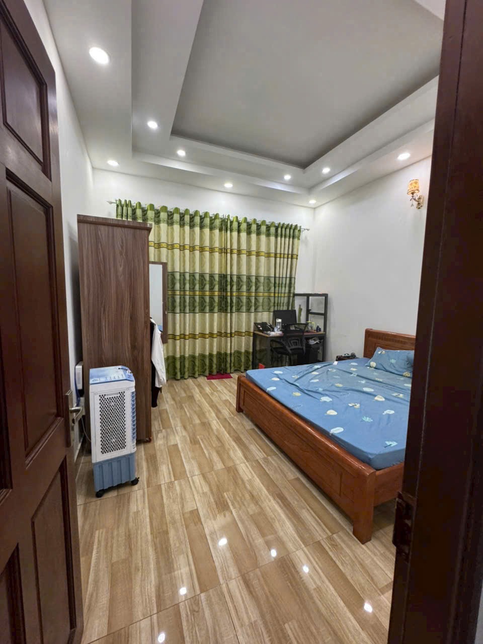 Nhà Phố Bình Tân: 5 Tỷ - 3 Lầu, 4 PN, Thiết Kế Hiện Đại