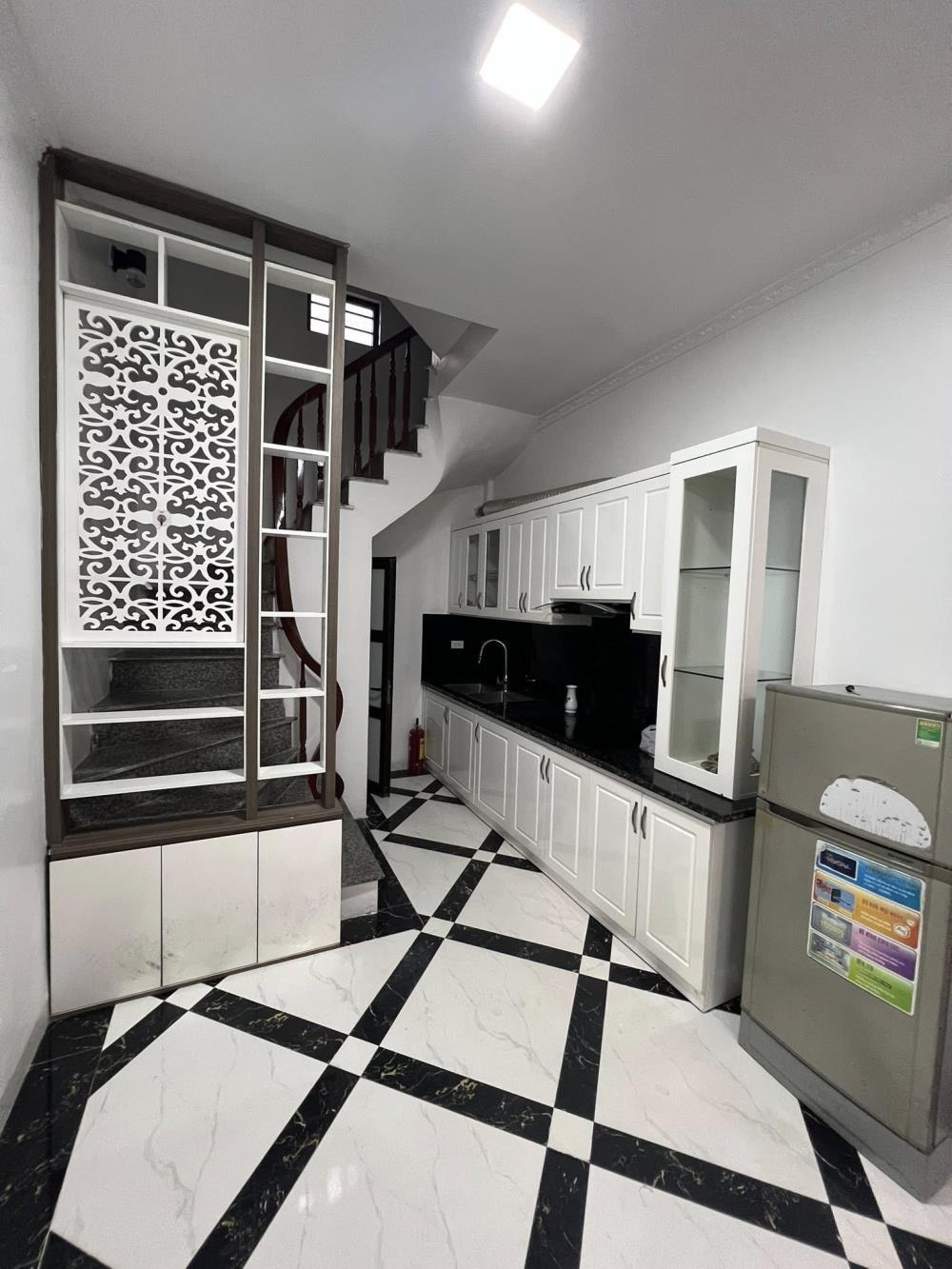 Cổ Nhuế: Nhà 5 Tầng, Full Nội Thất, 31m² - 6.6 Tỷ, Vị Trí Đắc Địa