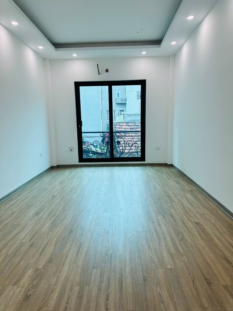 Bán Nhà 5 Tầng Phường Thượng Cát - Giá 5.5 Tỷ - Ngõ Rộng - Thiết Kế Hiện Đại