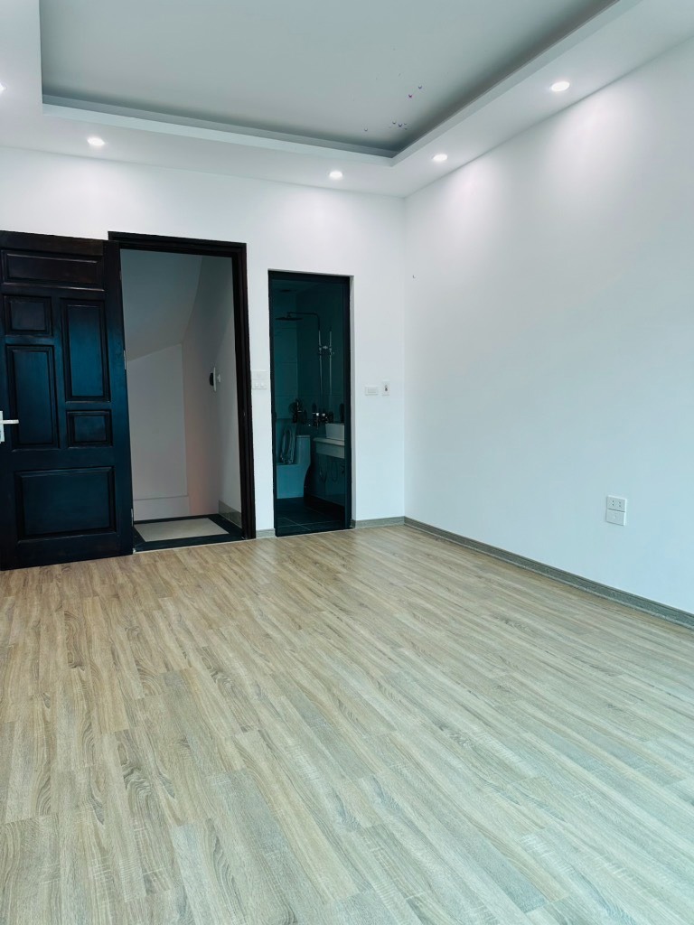 Bán Nhà 5 Tầng Phường Thượng Cát - Giá 5.5 Tỷ - Ngõ Rộng - Thiết Kế Hiện Đại