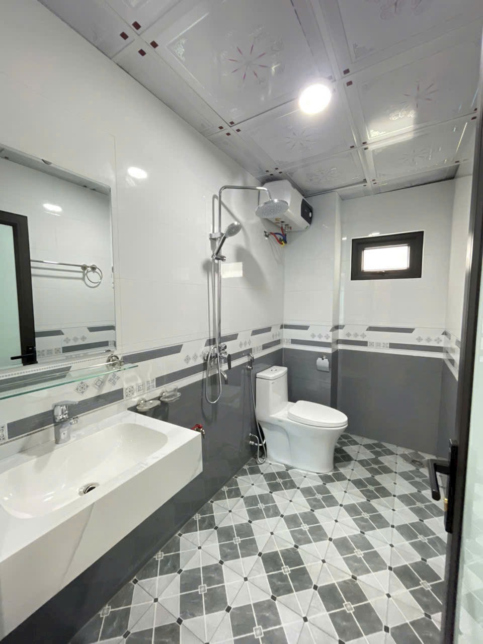 Nhà 5 Tầng Hoài Đức - Vị Trí Đẹp, Giá Tốt - 0866810280