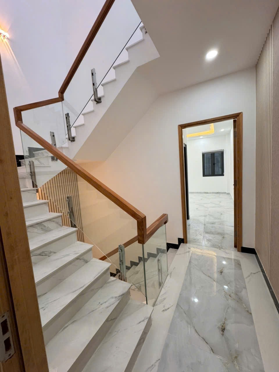 Nhà đẹp Bình Thạnh: 64m2, 3 Lầu, 5PN, Giá 6.5 tỷ - Vị Trí Đắc Địa