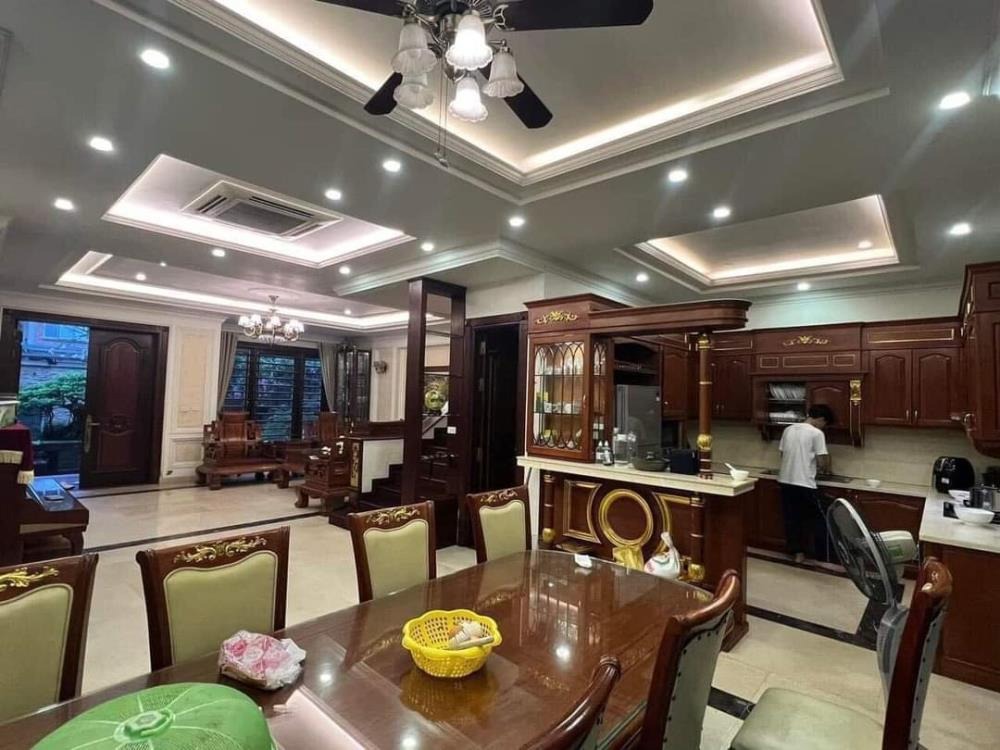 Bán Tòa VP Phố Nguyễn Hữu Thọ Linh Đàm, 90m², 8 Tầng, View Hồ - Giá 38.5 Tỷ