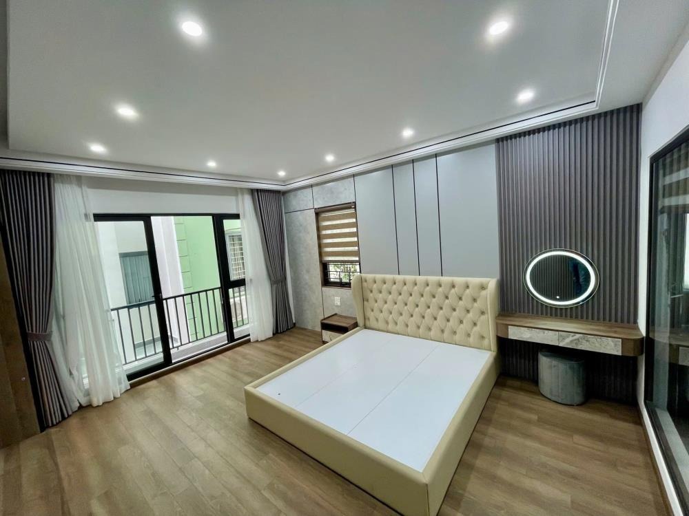Nhà Lô Góc 45m2, Full Nội Thất, Quận Long Biên - Giá Tốt Nhất