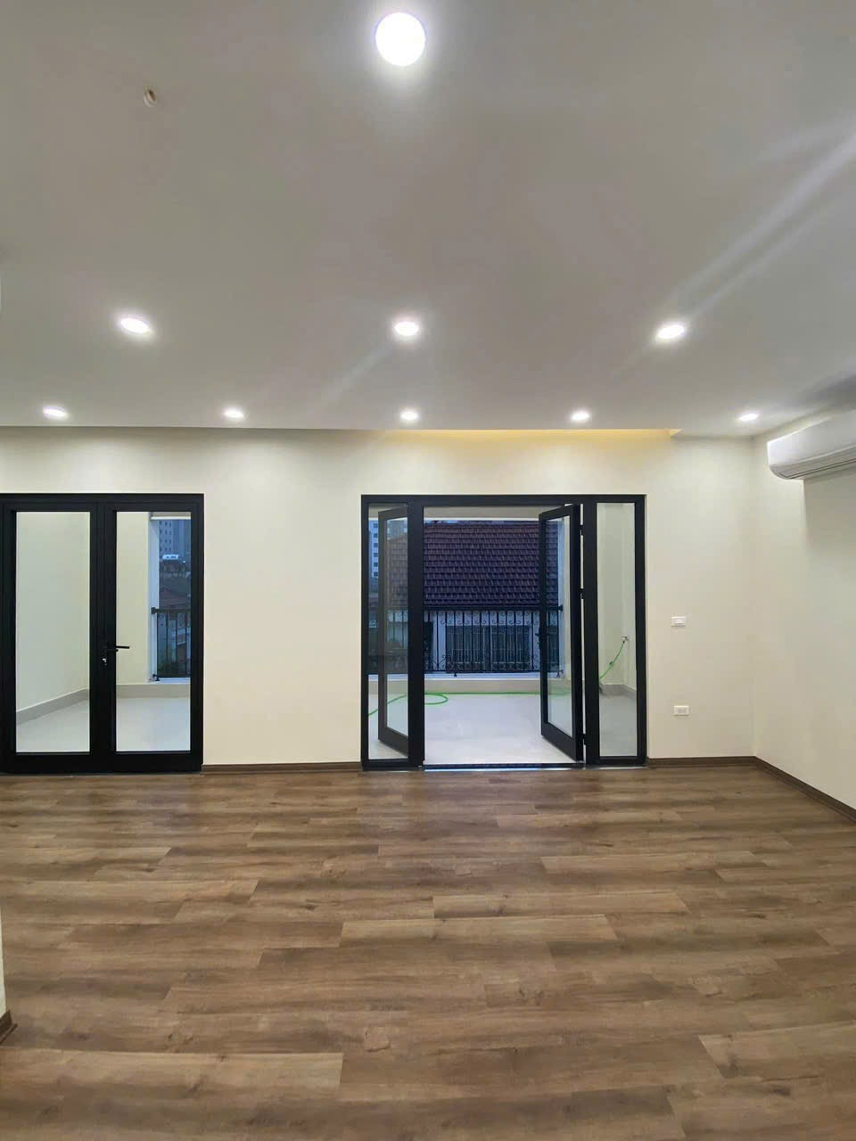 Toà Văn Phòng Phân Lô VIP: Kinh Doanh, Cho Thuê - 8 Tầng, Ô Tô Vào Cửa