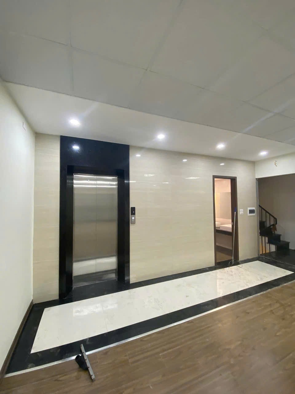 Toà Văn Phòng Phân Lô VIP: Kinh Doanh, Cho Thuê - 8 Tầng, Ô Tô Vào Cửa