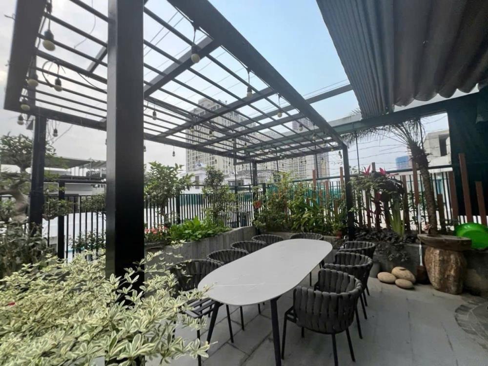 Bán tòa nhà 9 tầng mặt tiền Hoàng Cầu, View Hồ, Kinh Doanh, Giá Tốt