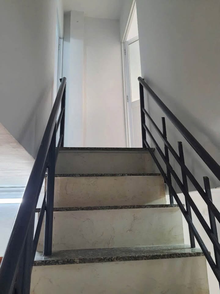 Bán nhà giá rẻ Bình Chánh: Sổ riêng, gần chợ, chủ kẹt tiền