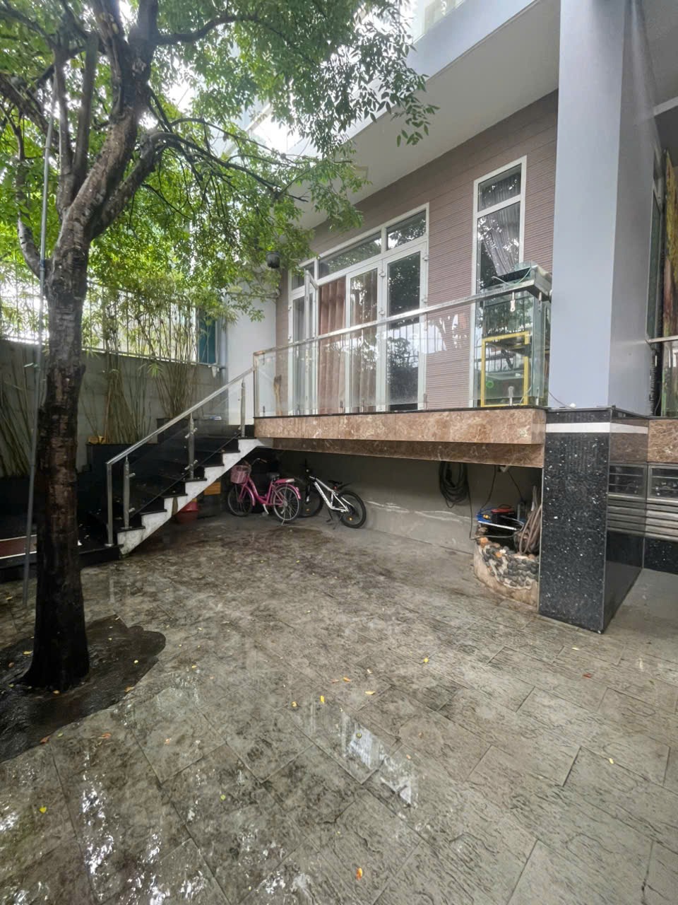 Biệt Thự Phạm Hùng: Thiết Kế Hiện Đại, Vị Trí Đắc Địa - Giá 35 Tỷ