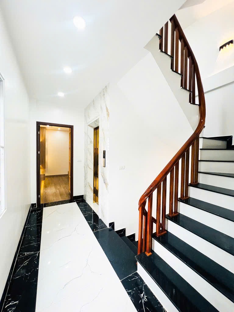 Bán nhà 5 tầng thang máy, 60m2, 10m ô tô, full nội thất - Giá 14.x tỷ