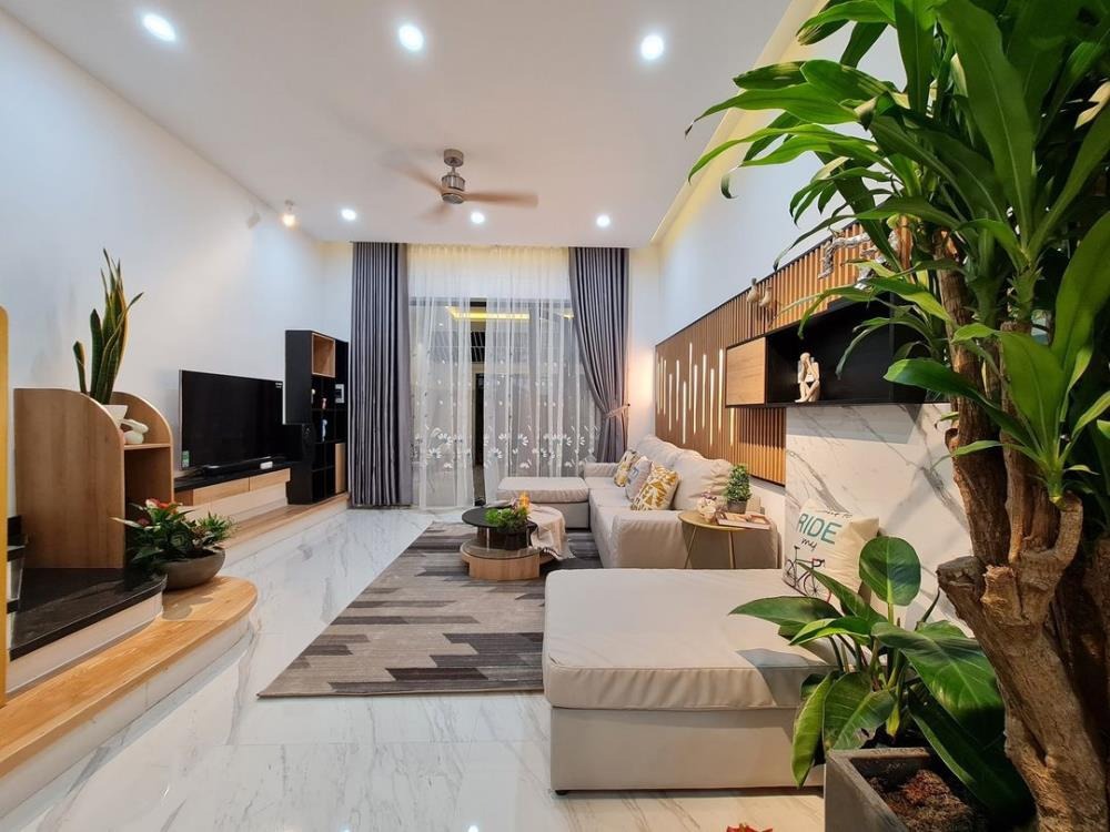 Bán Nhà Mặt Tiền Bà Triệu, Hóc Môn - 90m2, SHR, Kinh Doanh
