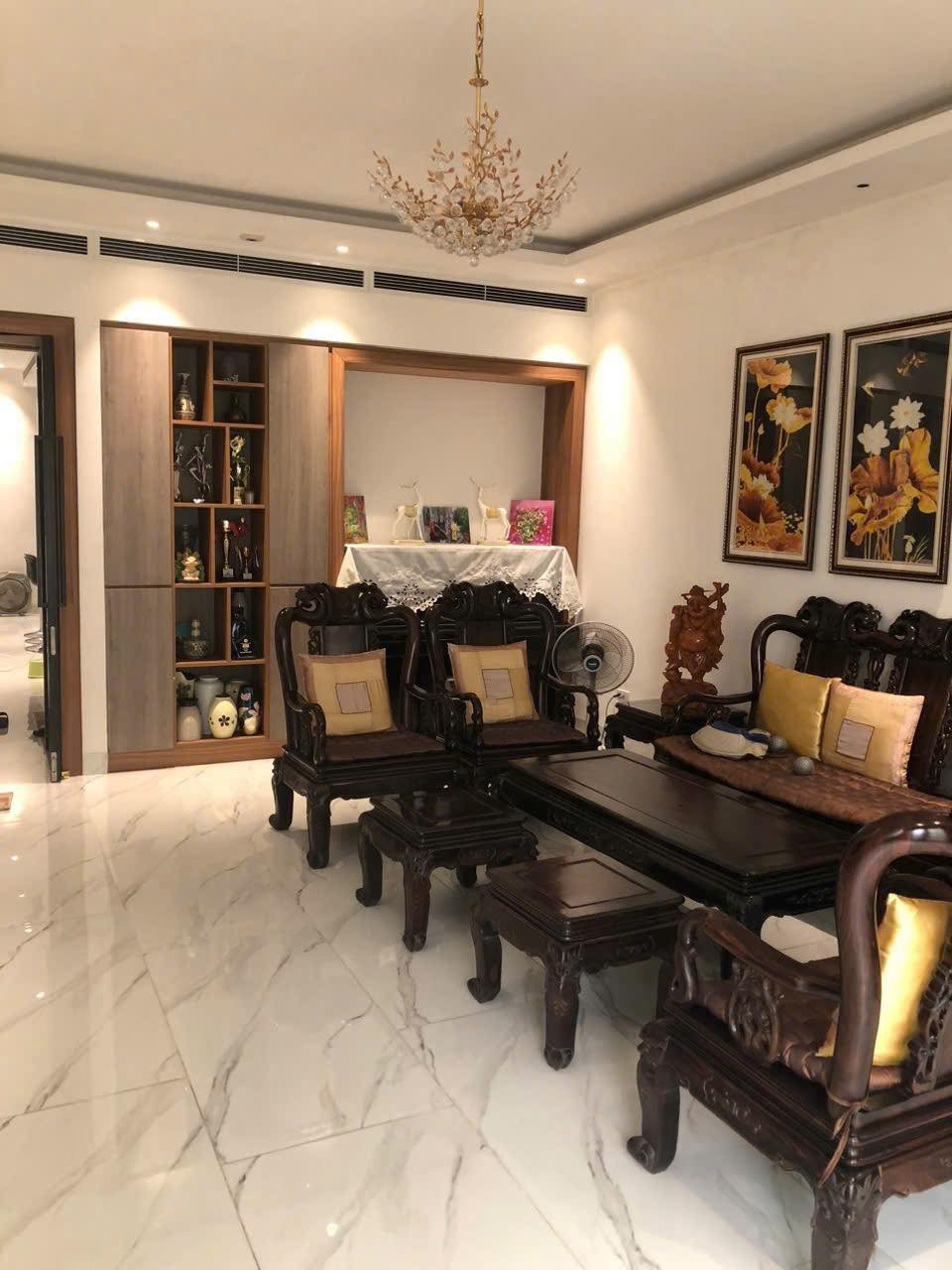 Bán Gấp Biệt Thự Ciputra Khu C - 200m² Mặt Tiền 9m - Full Nội Thất Cao Cấp
