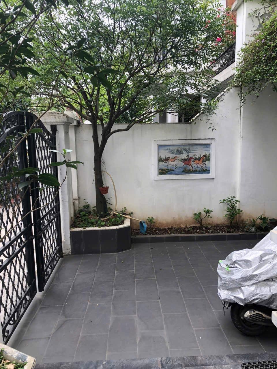 Bán Gấp Biệt Thự Ciputra Khu C - 200m² Mặt Tiền 9m - Full Nội Thất Cao Cấp