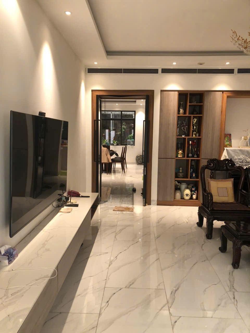 Bán Gấp Biệt Thự Ciputra Khu C - 200m² Mặt Tiền 9m - Full Nội Thất Cao Cấp