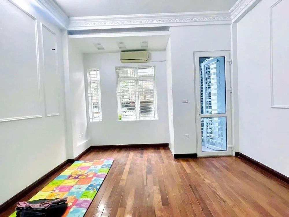 Bán Nhà Phố Thái Hà 50m2 - 5 Tầng, Mặt Tiền 4.5m, Ô Tô Đỗ Cửa