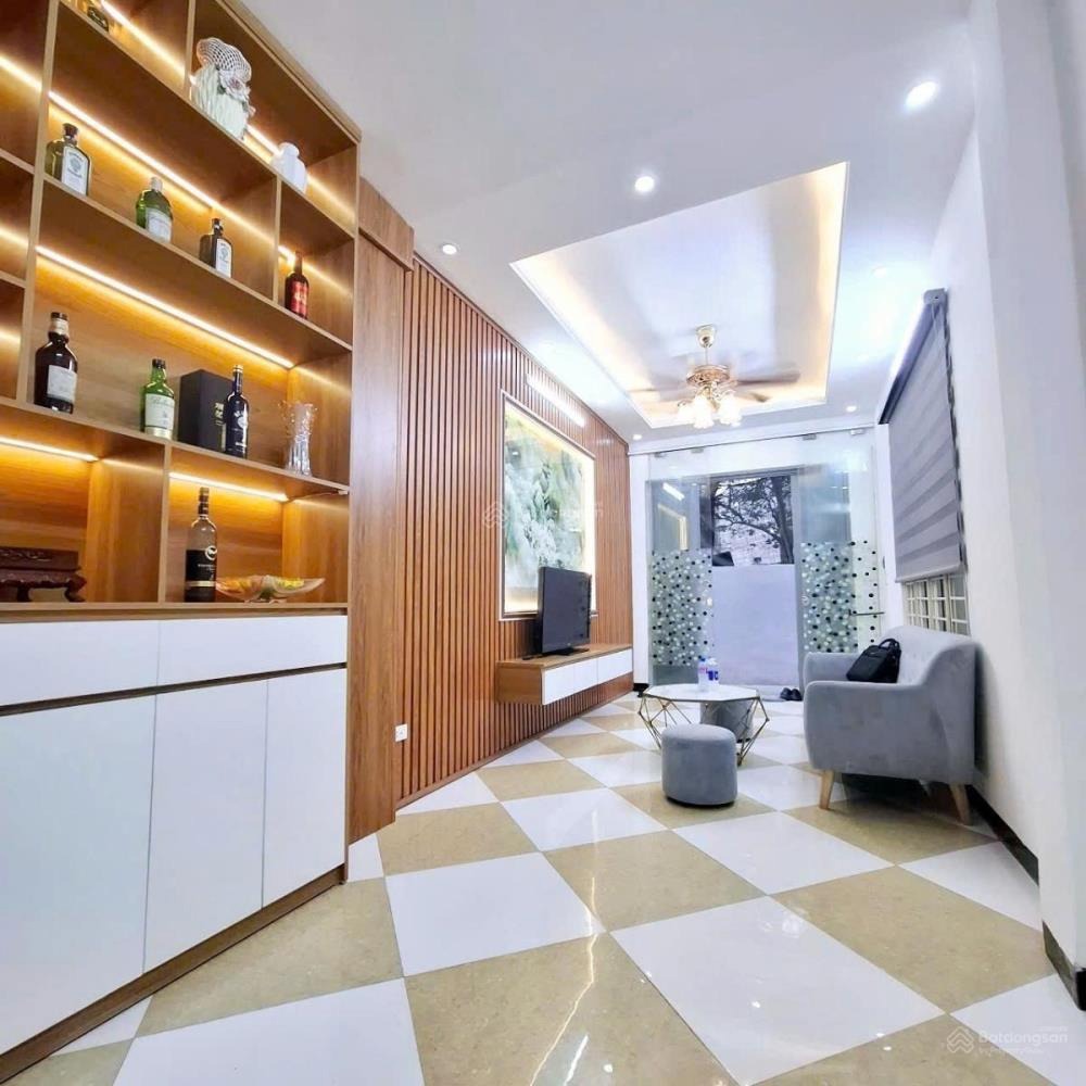 Nhà Phố Trương Định - Hoàng Mai: 5 Tầng, 4 Phòng Ngủ, 6.3 Tỷ