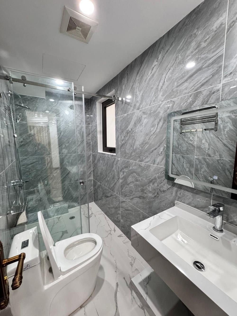 Bán nhà Ngõ Tránh Trần Duy Hưng - 44/55m2, 6 Tầng, 22.5 Tỷ - Vị Trí Đắc Địa