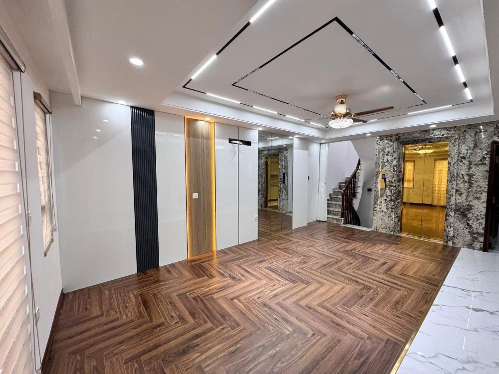 Bán nhà Ngõ Tránh Trần Duy Hưng - 44/55m2, 6 Tầng, 22.5 Tỷ - Vị Trí Đắc Địa