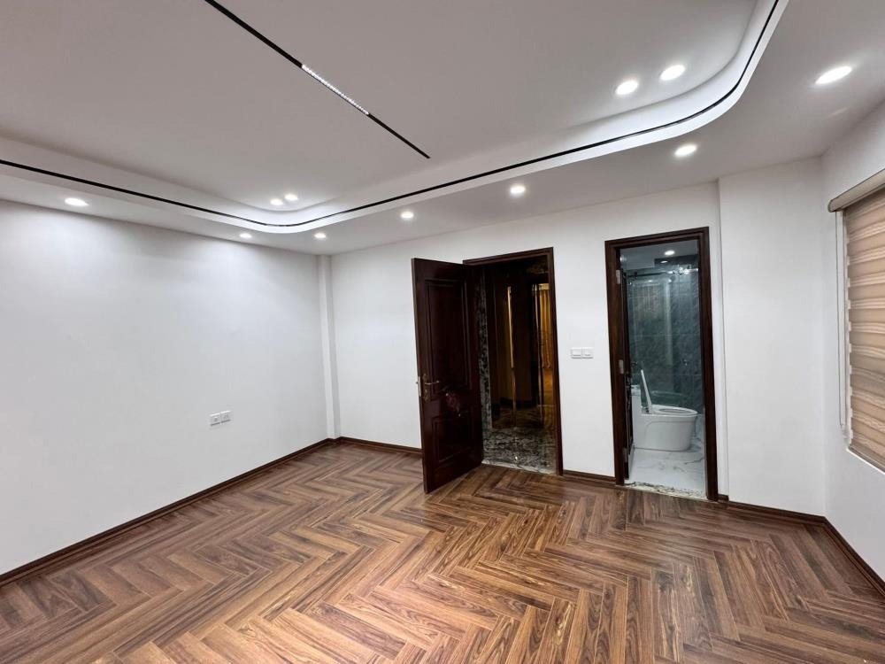 Bán nhà Ngõ Tránh Trần Duy Hưng - 44/55m2, 6 Tầng, 22.5 Tỷ - Vị Trí Đắc Địa