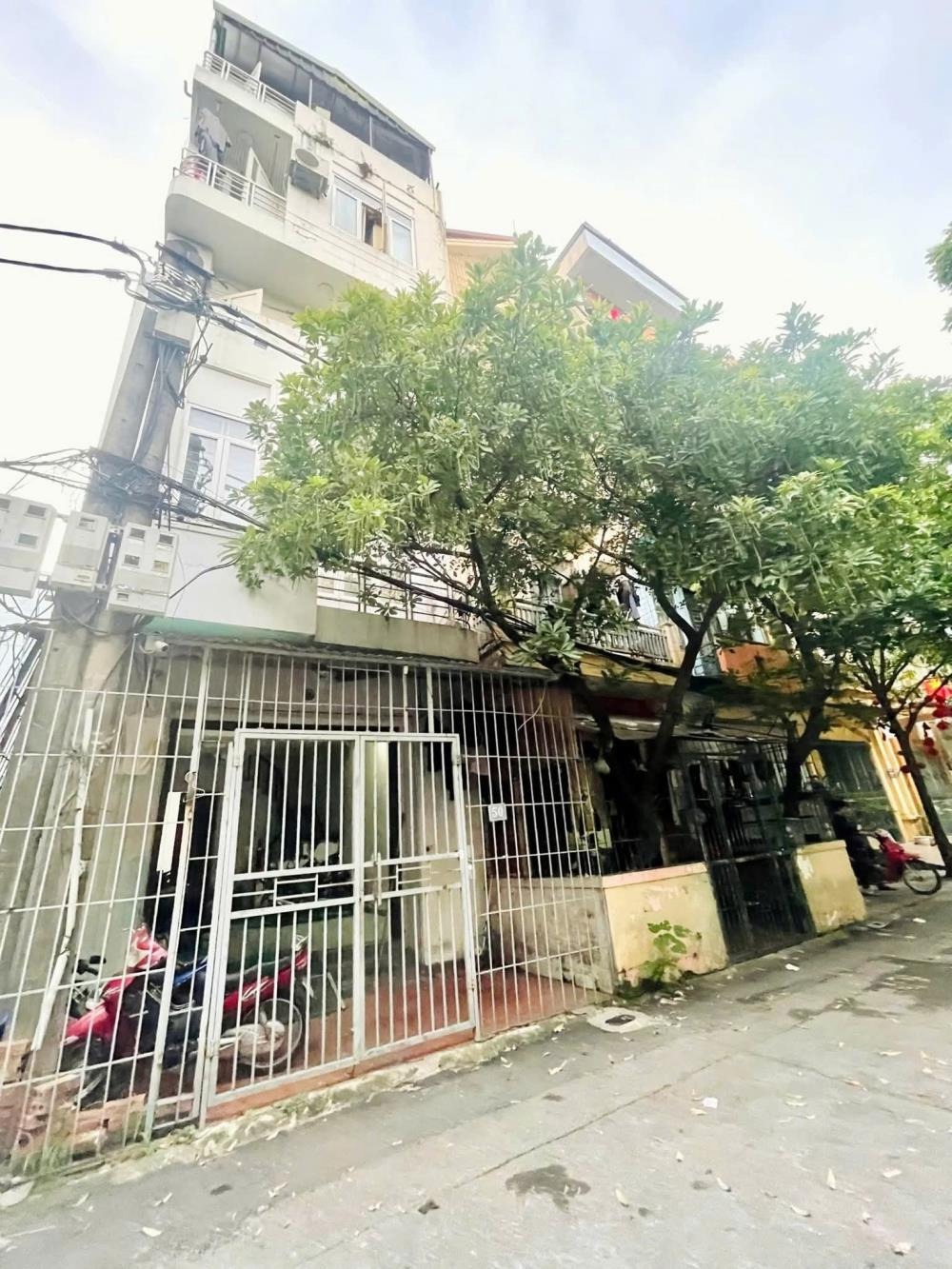 Bán nhà lô góc Cầu Giấy - 20.9 tỷ - Ô tô tránh - Kinh doanh đỉnh cao