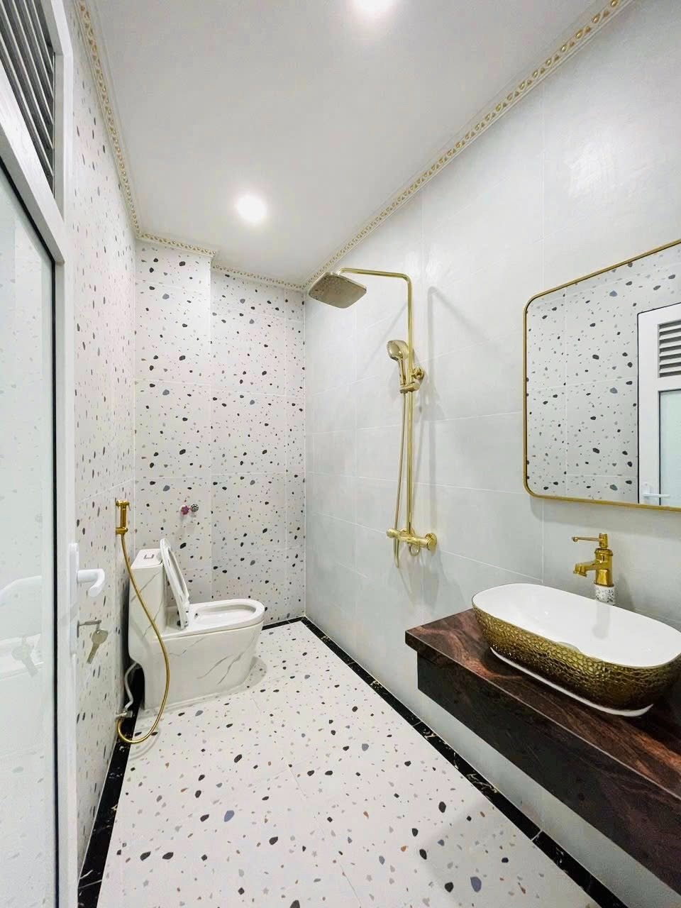 Nhà phố mặt tiền kinh doanh Quận 12 - 5 Tầng, Có Thang Máy