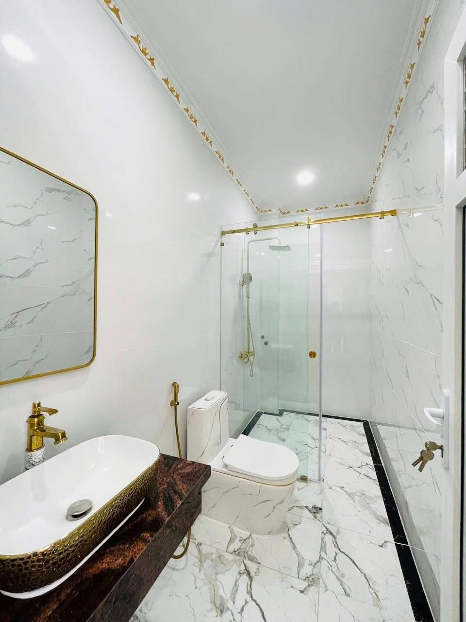 Nhà phố mặt tiền kinh doanh Quận 12 - 5 Tầng, Có Thang Máy