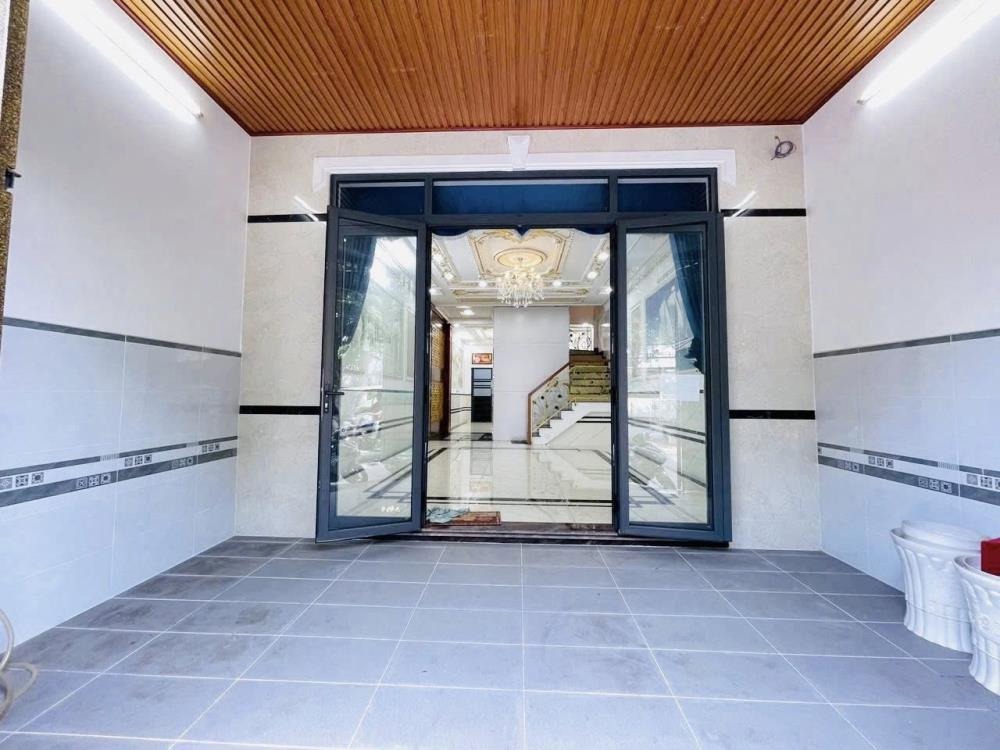Nhà phố mặt tiền kinh doanh Quận 12 - 5 Tầng, Có Thang Máy