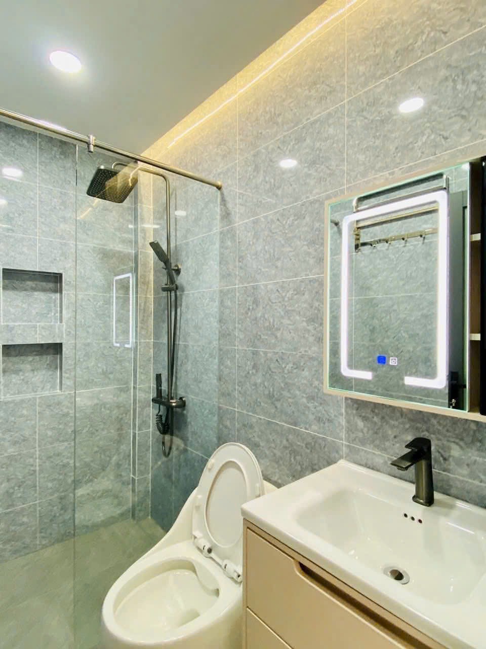 Bán Nhà Gò Vấp: 1 Trệt 3 Lầu, Nội Thất Đầy Đủ, Vị Trí Đắc Địa