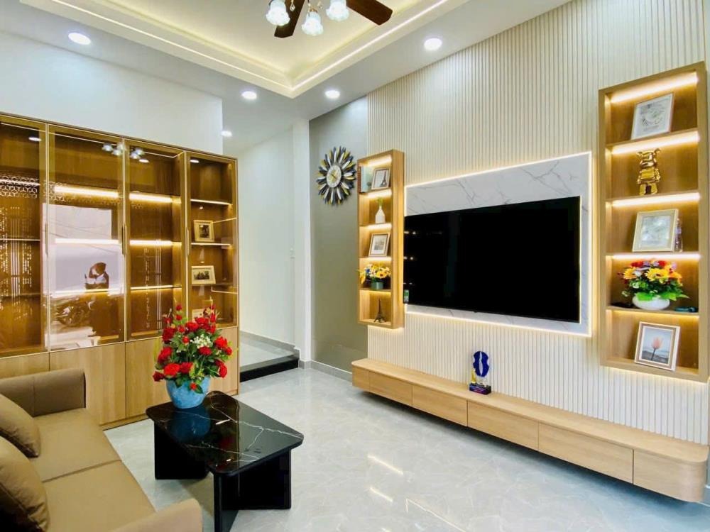 Bán Nhà Gò Vấp: 1 Trệt 3 Lầu, Nội Thất Đầy Đủ, Vị Trí Đắc Địa
