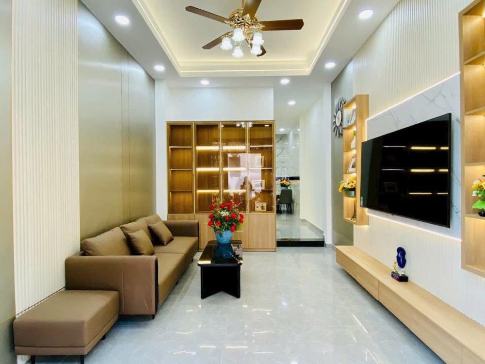 Bán Nhà Gò Vấp: 1 Trệt 3 Lầu, Nội Thất Đầy Đủ, Vị Trí Đắc Địa