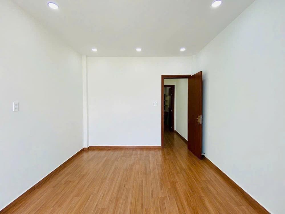 Bán Nhà Gò Vấp: 1 Trệt 3 Lầu, Nội Thất Đầy Đủ, Vị Trí Đắc Địa