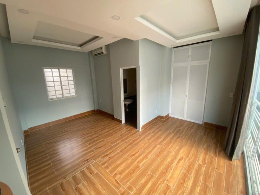 Bán nhà Điện Biên Phủ 5 tầng, 4m, khu dân trí cao