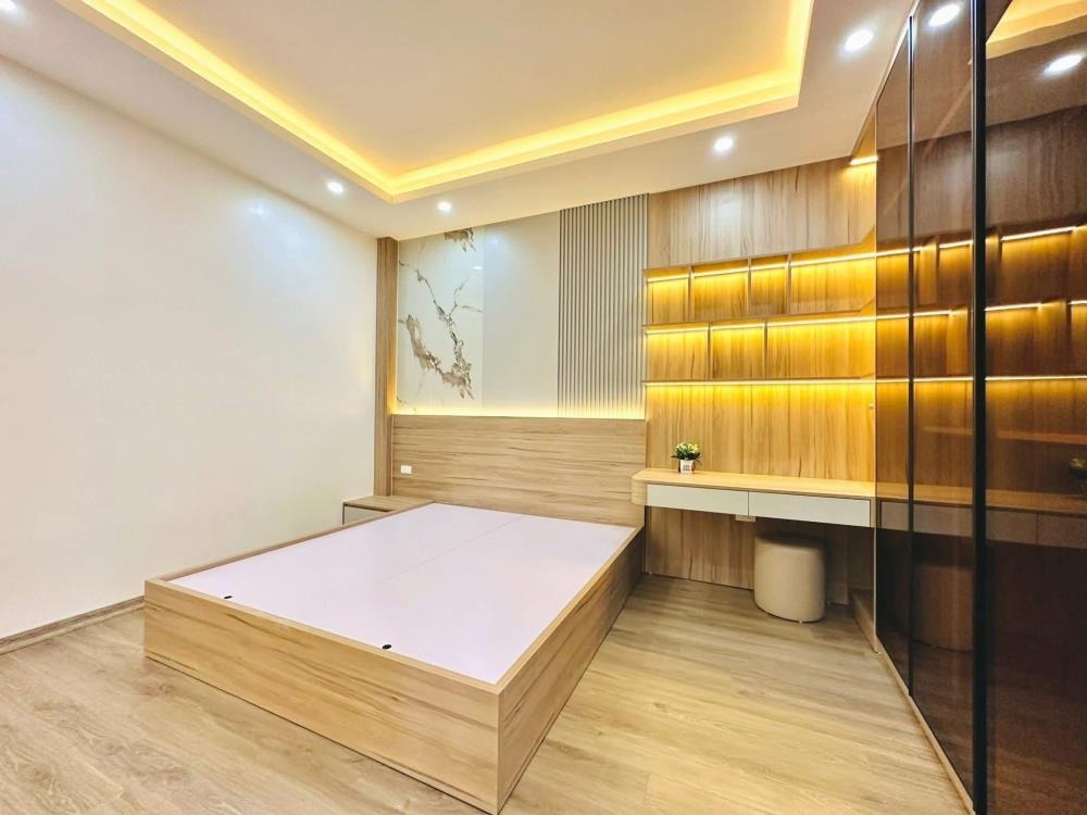 Bán Nhà Trích Sài - 57m², Mặt Tiền 4m, Ô Tô Đỗ Cửa - Giá Tốt